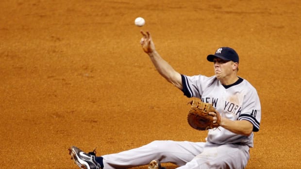 New York Yankees 1B Shelley Duncan makes play on defense